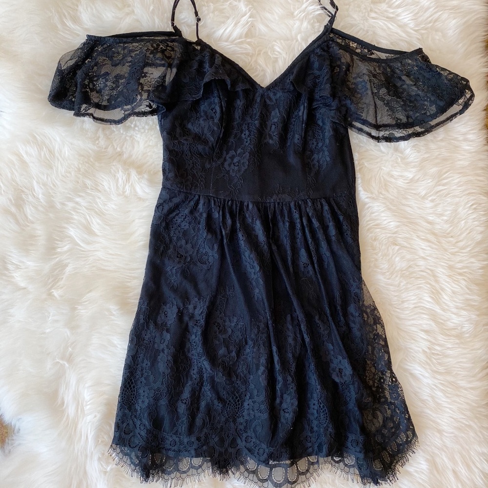hollister mini lace dress 🖤